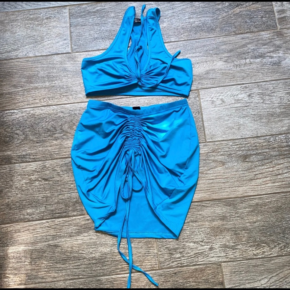 Two piece set - Picture 2 of 2